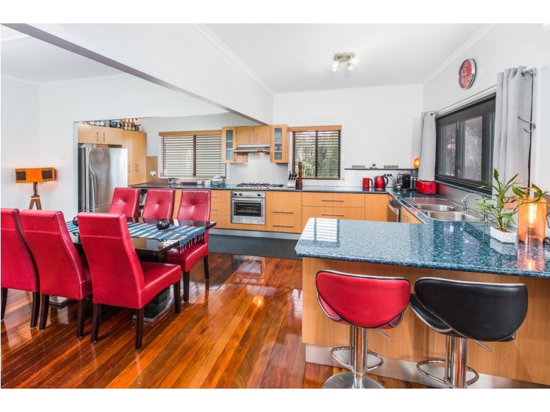 99 Riding Road, Hawthorne QLD 4171