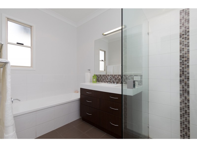 80 Broadway Street, Carina QLD 4152