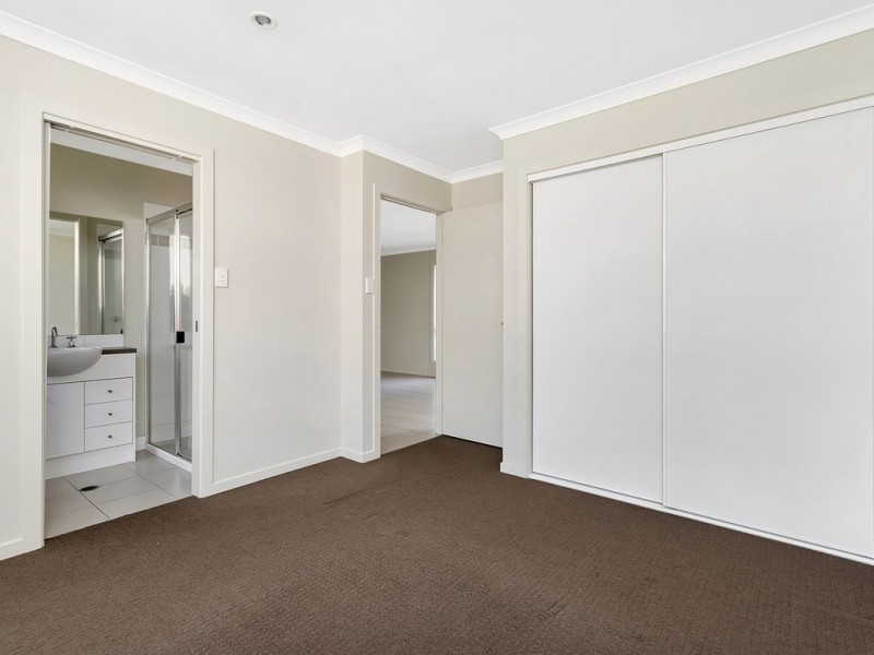 82 Goundry Drive, Holmview QLD 4207