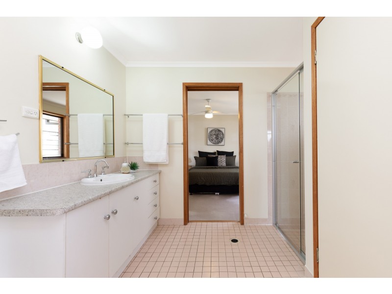 4 Cumbria Court, Belmont QLD 4153