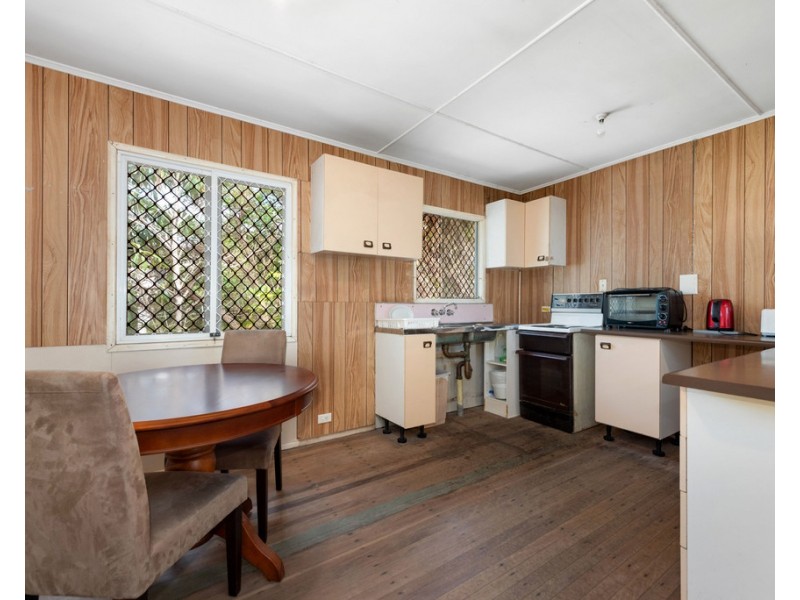 10 Wood Avenue, Carina QLD 4152