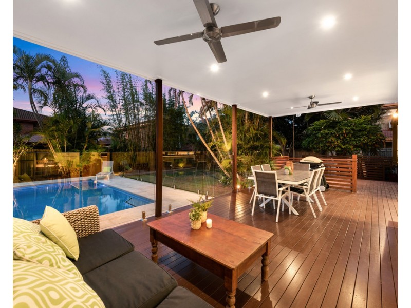 7 Bamburgh Street, Carindale QLD 4152