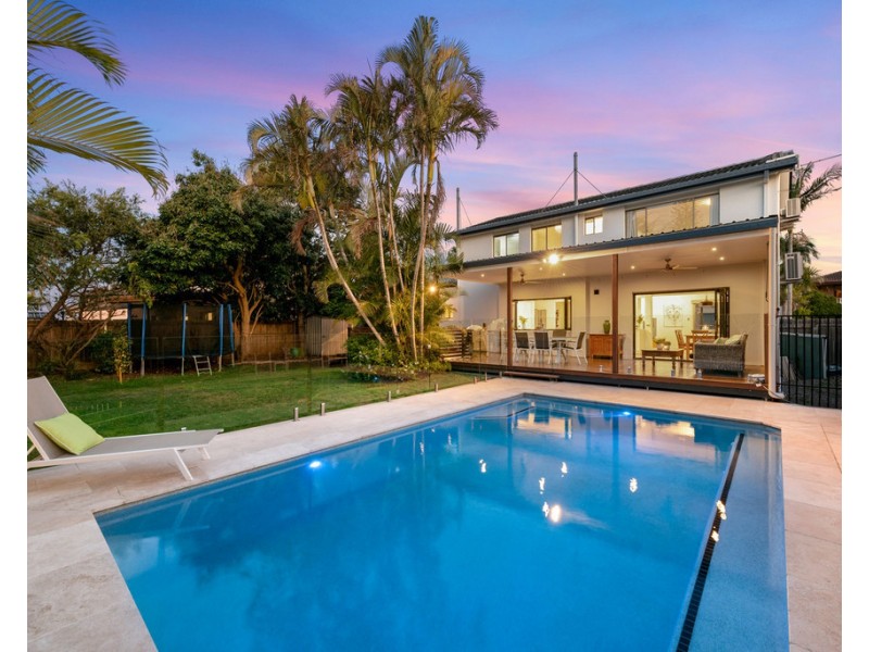 7 Bamburgh Street, Carindale QLD 4152