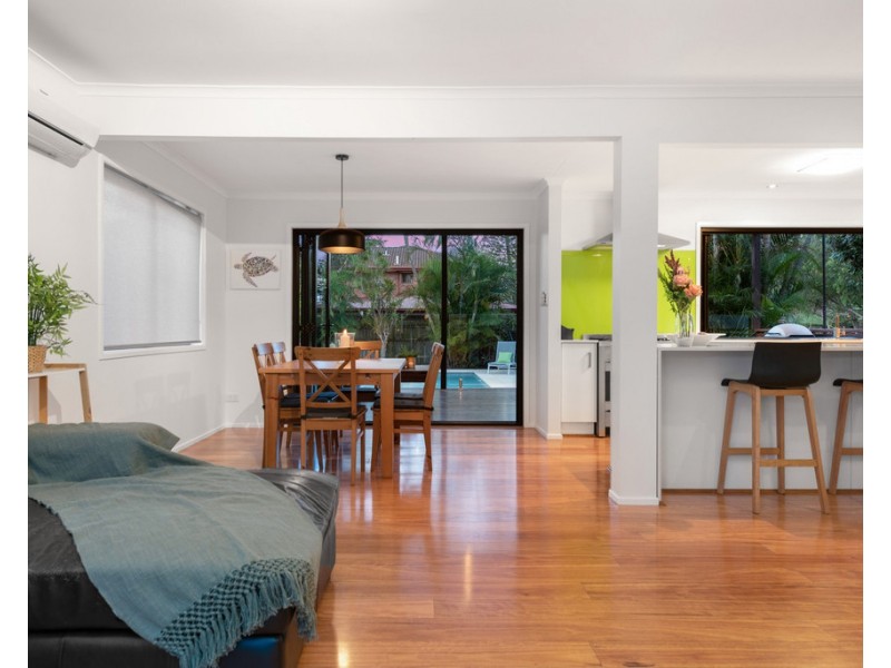 7 Bamburgh Street, Carindale QLD 4152