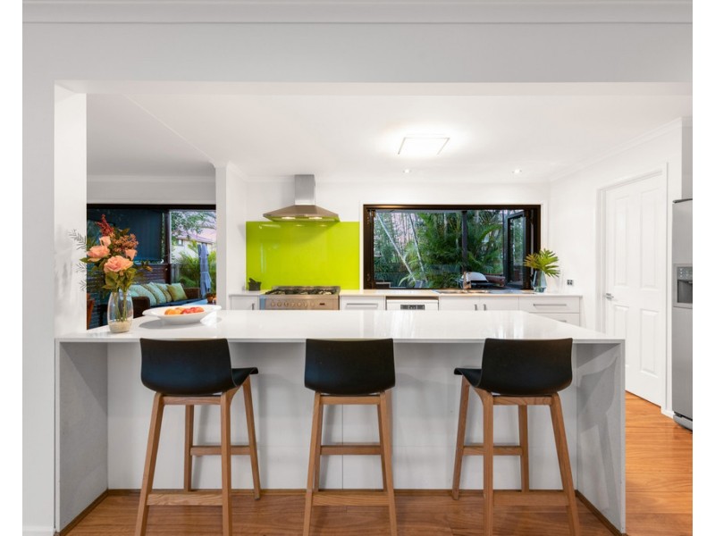 7 Bamburgh Street, Carindale QLD 4152