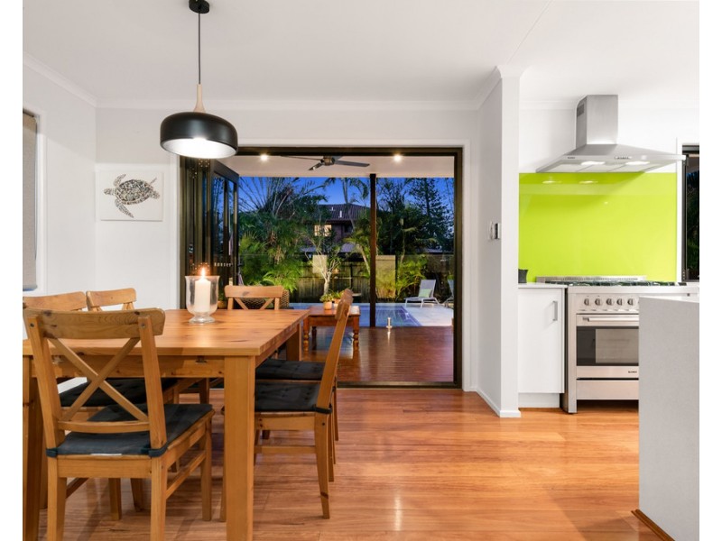 7 Bamburgh Street, Carindale QLD 4152