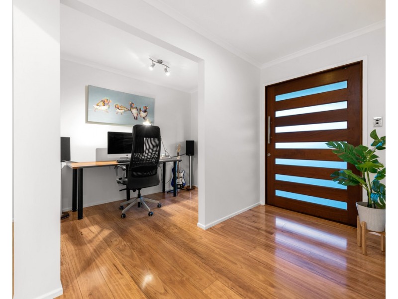 7 Bamburgh Street, Carindale QLD 4152