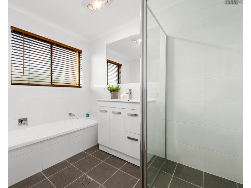 7 Bamburgh Street, Carindale QLD 4152