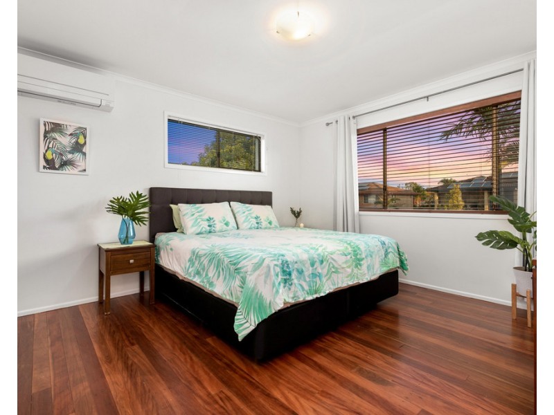 7 Bamburgh Street, Carindale QLD 4152