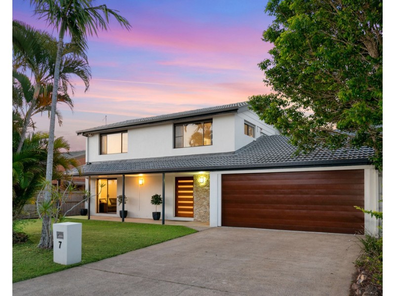 7 Bamburgh Street, Carindale QLD 4152