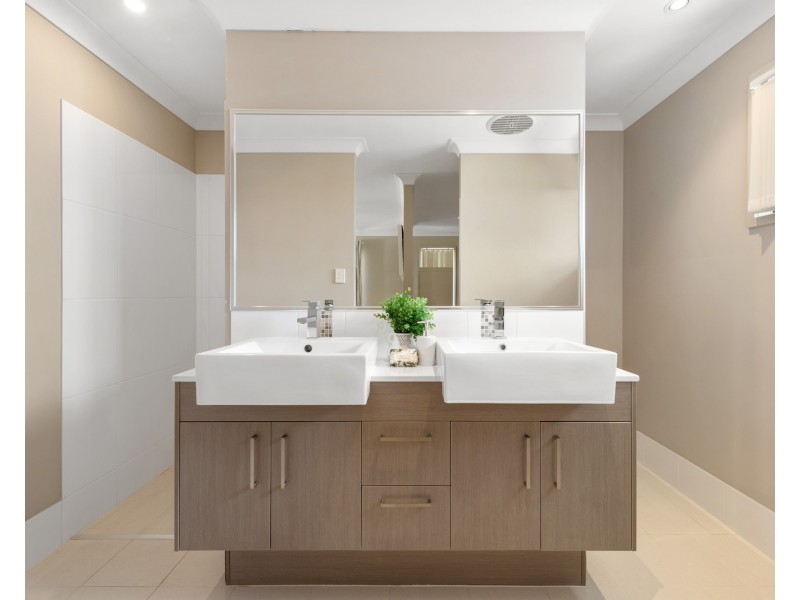 11 Shelley Street, Cannon Hill QLD 4170