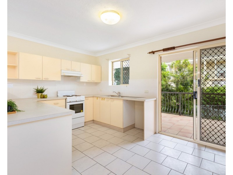 4/16 Dickenson Street, Carina QLD 4152