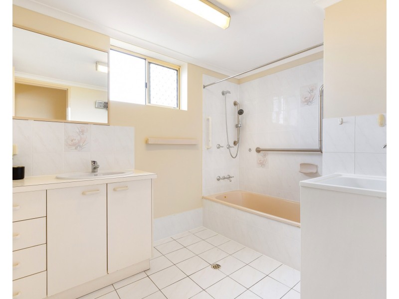 4/16 Dickenson Street, Carina QLD 4152