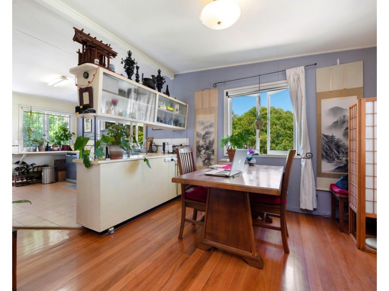 4 Hobart Avenue, Camp Hill QLD 4152