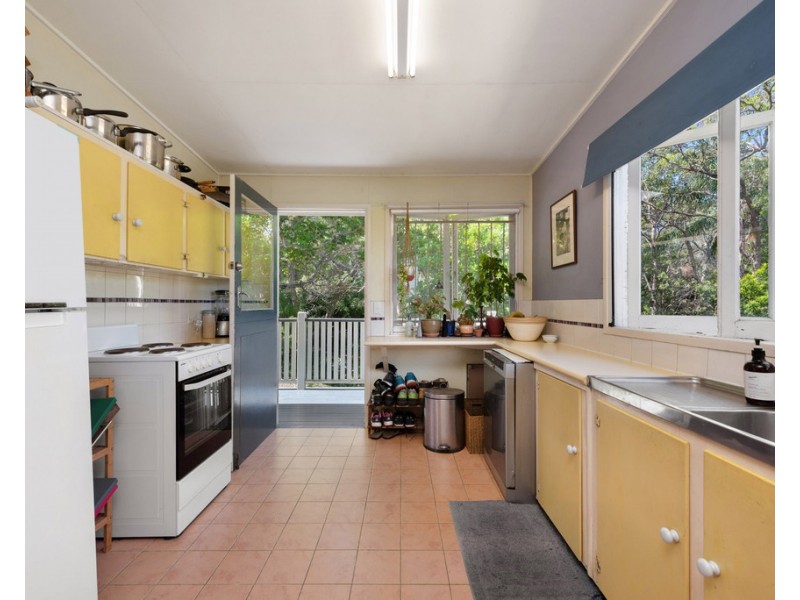 4 Hobart Avenue, Camp Hill QLD 4152