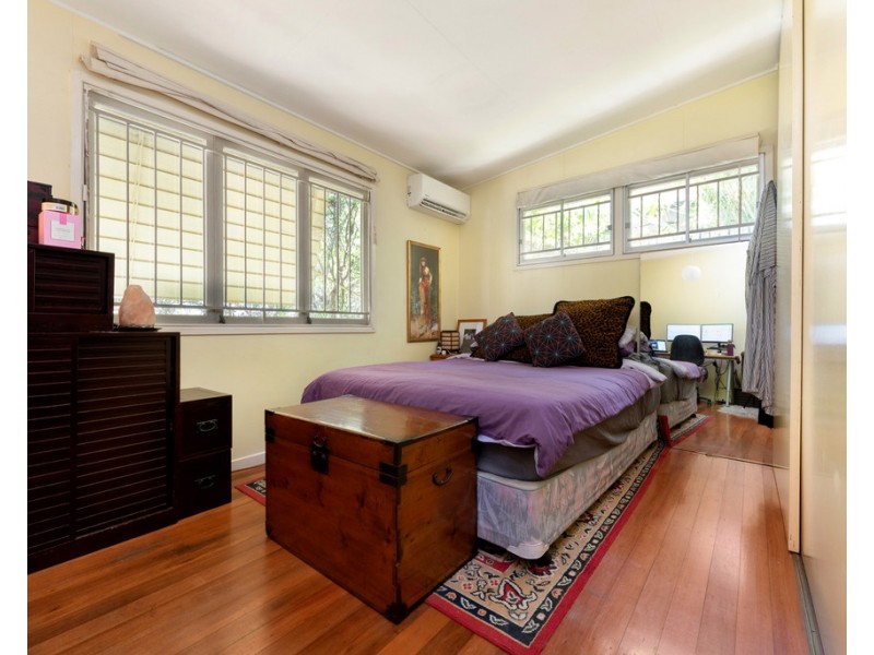 4 Hobart Avenue, Camp Hill QLD 4152