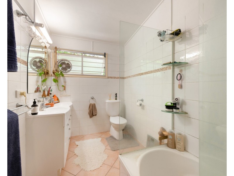 4 Hobart Avenue, Camp Hill QLD 4152