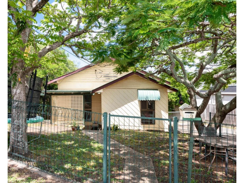 83 The Promenade, Camp Hill QLD 4152