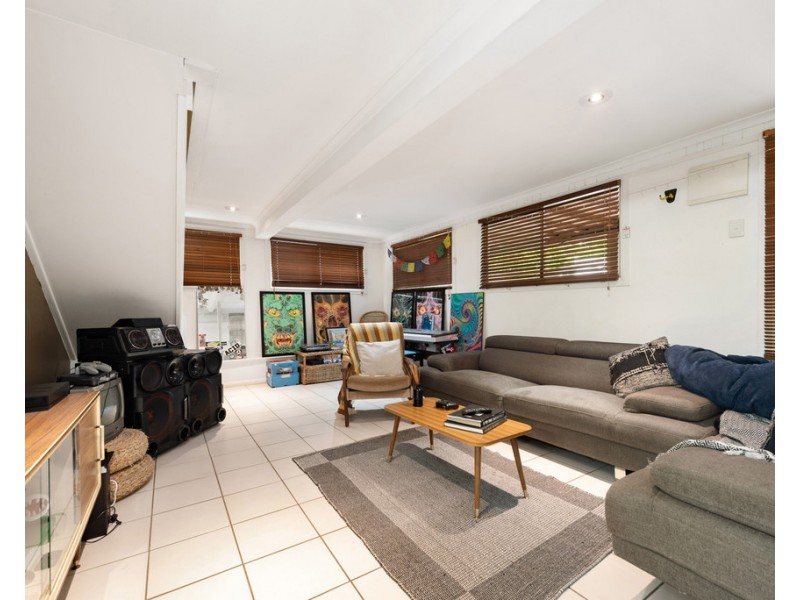 14 Macrossan Avenue, Norman Park QLD 4170