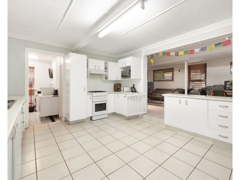 14 Macrossan Avenue, Norman Park QLD 4170