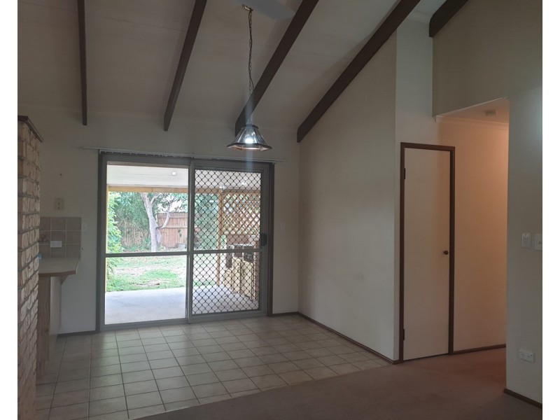 7 Desmond Drive, Toogoom QLD 4655