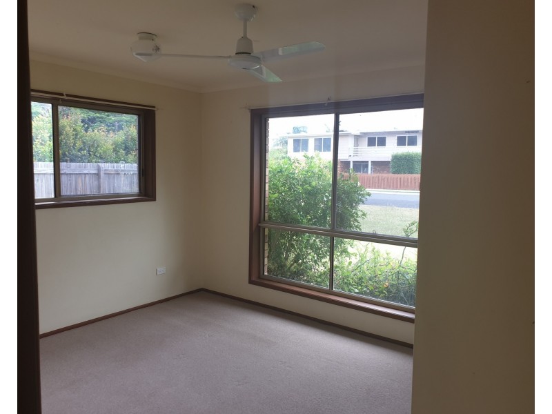 7 Desmond Drive, Toogoom QLD 4655