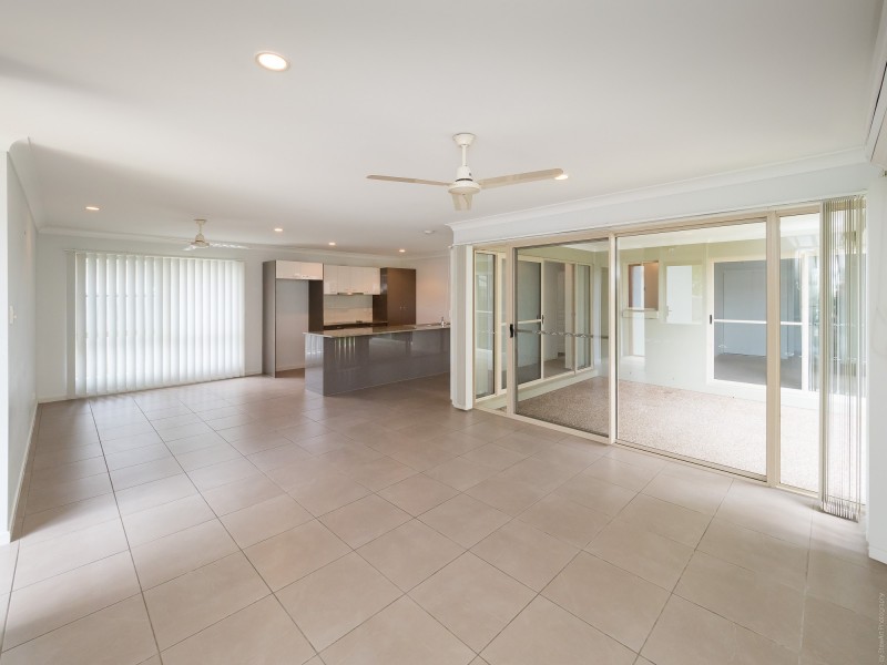24 Wave Court, Toogoom QLD 4655