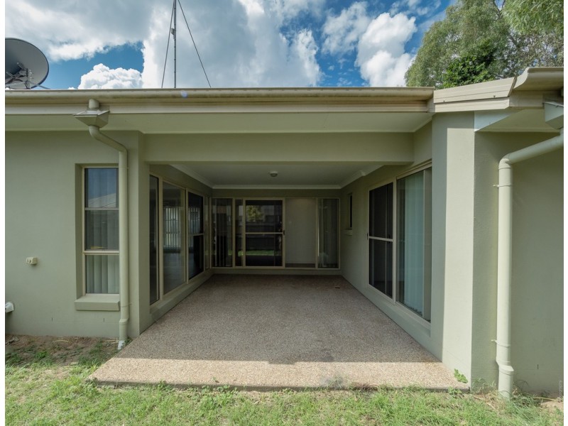 24 Wave Court, Toogoom QLD 4655