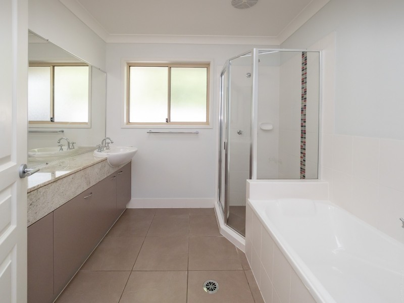 24 Wave Court, Toogoom QLD 4655