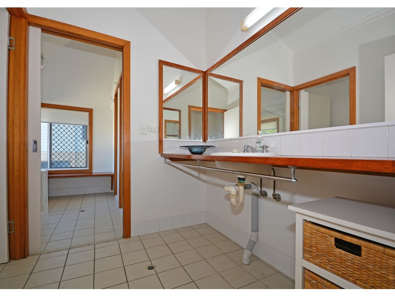 42 Esplanade, Burrum Heads QLD 4659