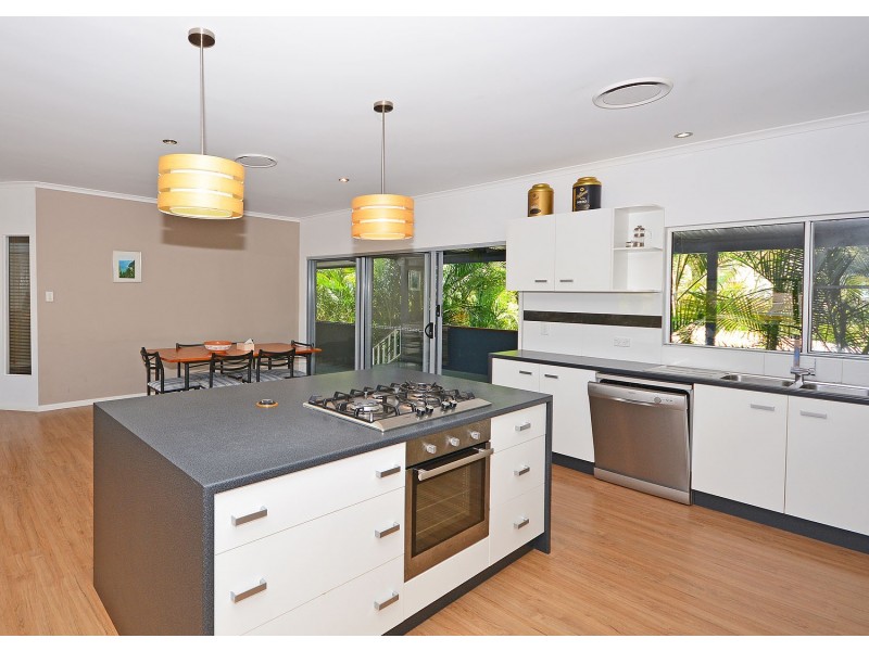 102 RIVERVIEW DRIVE, Burrum Heads QLD 4659