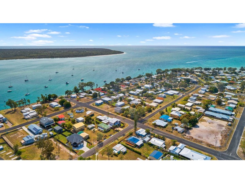 2/6 Howard St, Burrum Heads QLD 4659