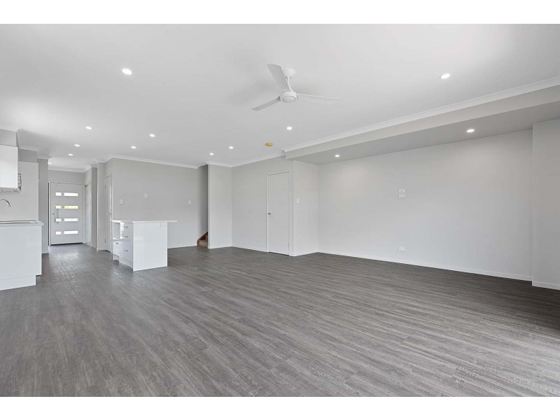 2/6 Howard St, Burrum Heads QLD 4659