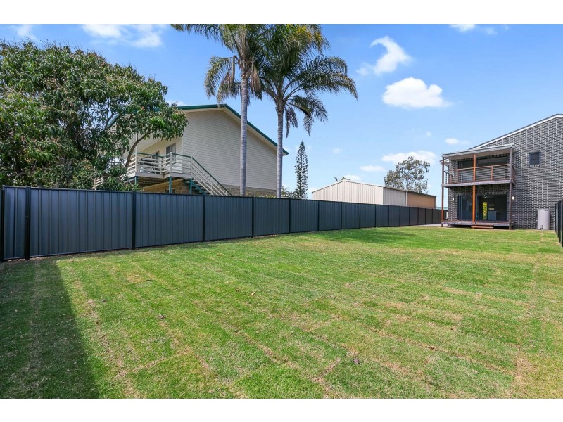 2/6 Howard St, Burrum Heads QLD 4659