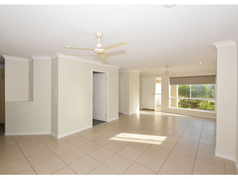 26 Wave Court, Toogoom QLD 4655