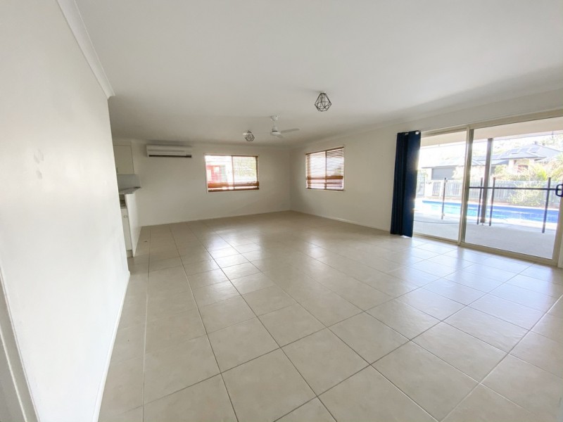 27 TREE VIEW ROAD, Toogoom QLD 4655