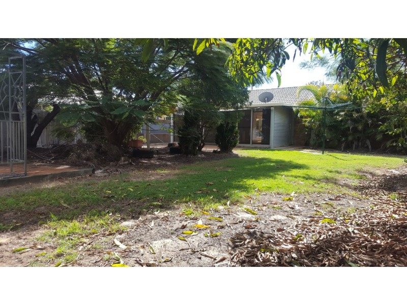 18 Desmond Drive, Toogoom QLD 4655