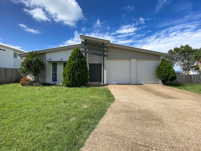 7 CLEARWATER CRESCENT, Toogoom QLD 4655