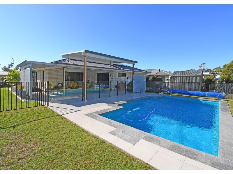 2 WREN WAY, Burrum Heads QLD 4659