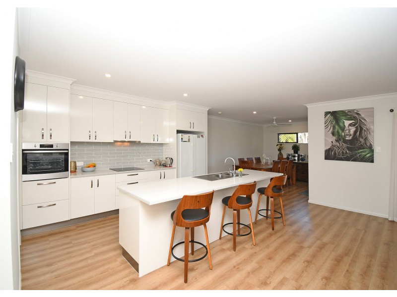 2 WREN WAY, Burrum Heads QLD 4659