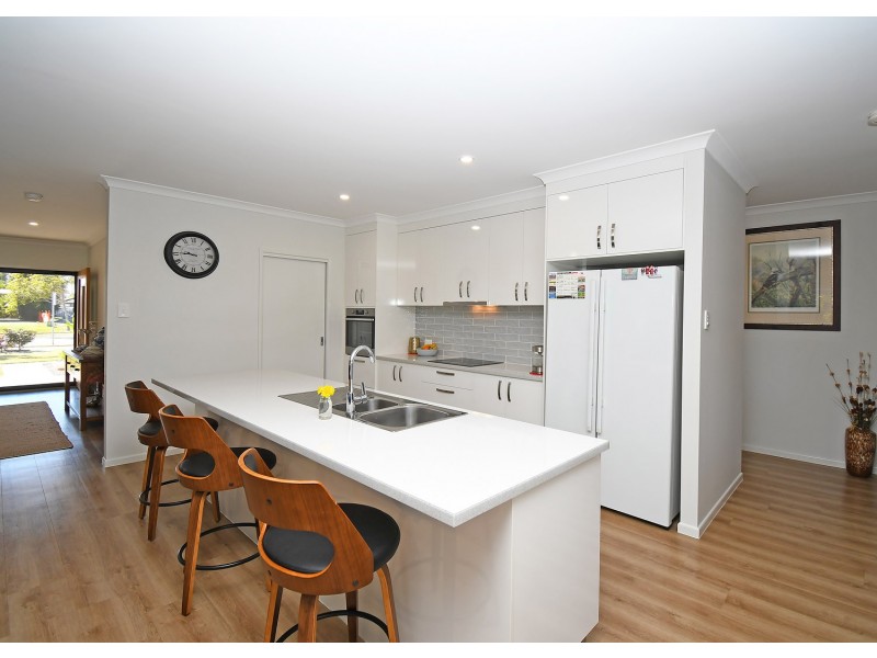 2 WREN WAY, Burrum Heads QLD 4659