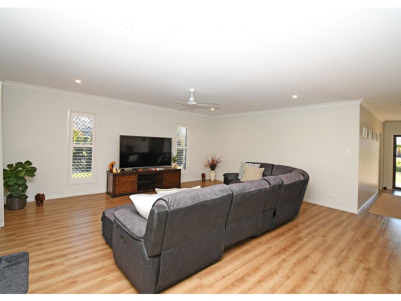 2 WREN WAY, Burrum Heads QLD 4659