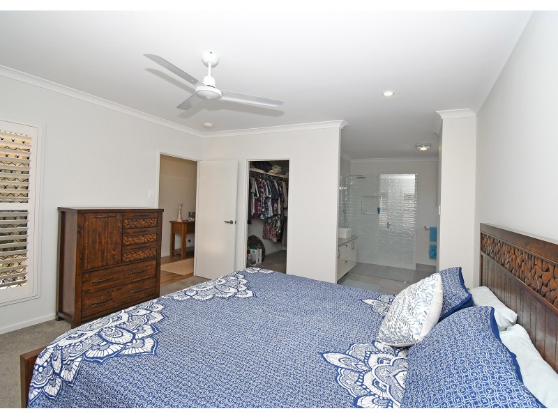 2 WREN WAY, Burrum Heads QLD 4659