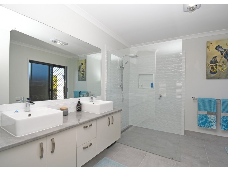 2 WREN WAY, Burrum Heads QLD 4659