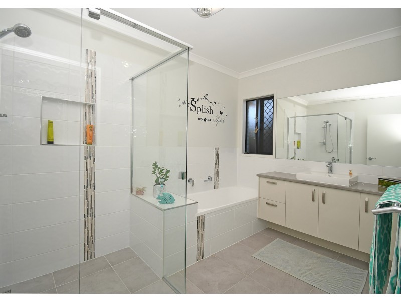 2 WREN WAY, Burrum Heads QLD 4659