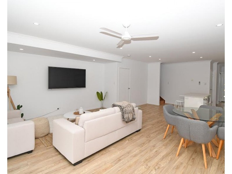 1/6 HOWARD STREET, Burrum Heads QLD 4659