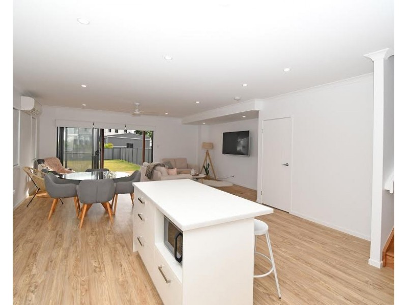 1/6 HOWARD STREET, Burrum Heads QLD 4659