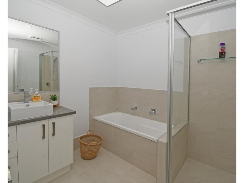 1/6 HOWARD STREET, Burrum Heads QLD 4659