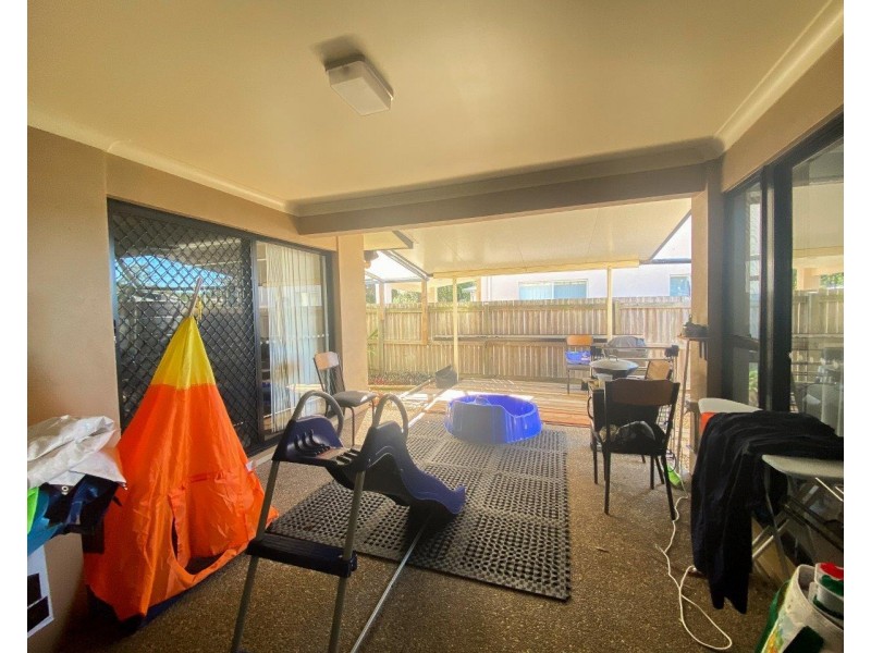 18 Wave Court, Toogoom QLD 4655