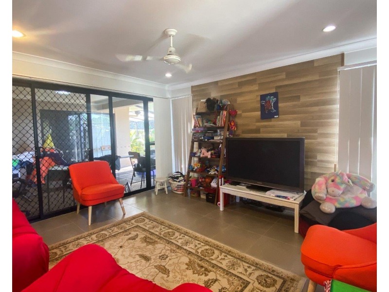 18 Wave Court, Toogoom QLD 4655